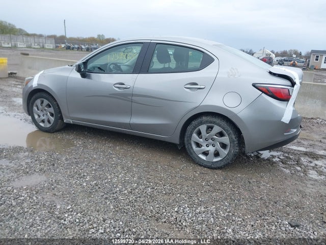 3MYDLBYV3GY101958 Toyota Yaris Premium