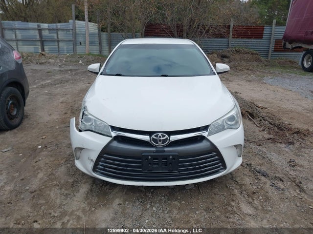 2015 Toyota Camry Le/xle/se/xse მანქანა იყიდება აუქციონზე, vin: 4T1BF1FK3FU017877, აუქციონის ნომერი: 12599902
