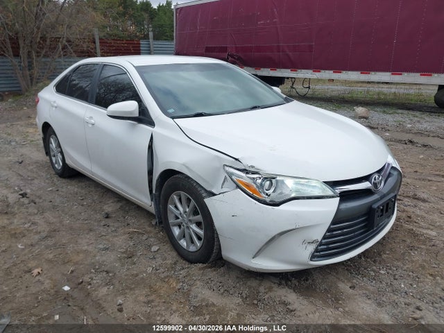 2015 Toyota Camry Le/xle/se/xse მანქანა იყიდება აუქციონზე, vin: 4T1BF1FK3FU017877, აუქციონის ნომერი: 12599902