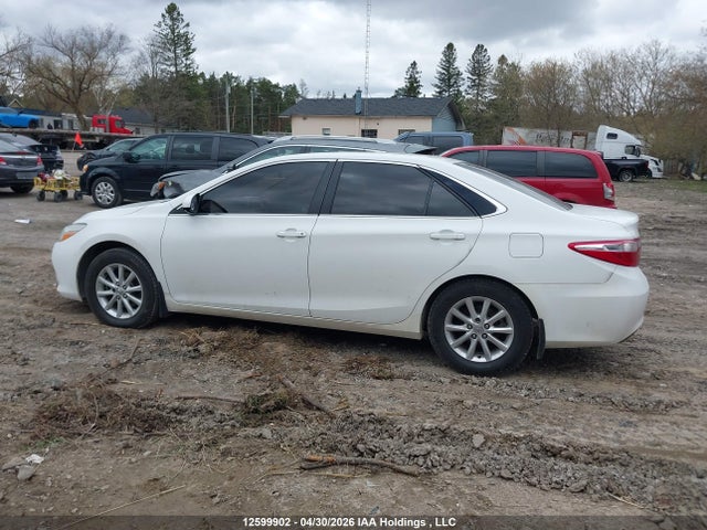 2015 Toyota Camry Le/xle/se/xse მანქანა იყიდება აუქციონზე, vin: 4T1BF1FK3FU017877, აუქციონის ნომერი: 12599902
