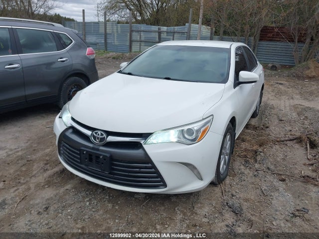 2015 Toyota Camry Le/xle/se/xse მანქანა იყიდება აუქციონზე, vin: 4T1BF1FK3FU017877, აუქციონის ნომერი: 12599902