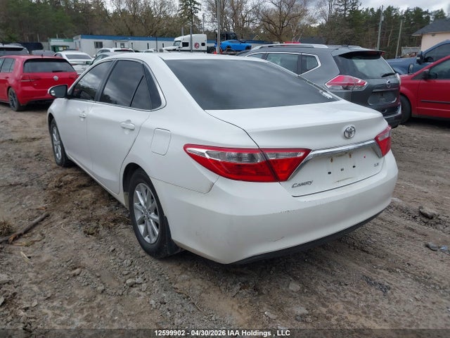 2015 Toyota Camry Le/xle/se/xse მანქანა იყიდება აუქციონზე, vin: 4T1BF1FK3FU017877, აუქციონის ნომერი: 12599902