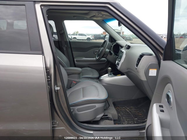 KNDJR3AE4J7033260 KIA SOUL EV