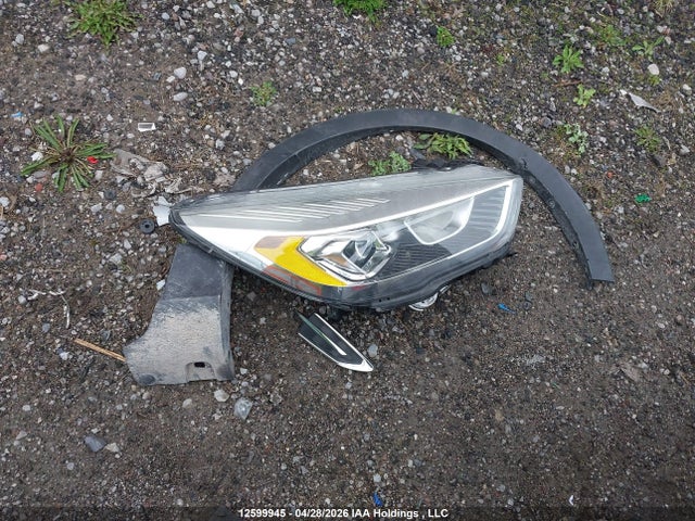1FMCU9HD9JUA38104 Ford ESCAPE SEL
