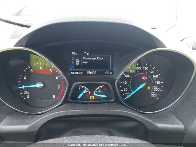 1FMCU9HD9JUA38104 Ford ESCAPE SEL
