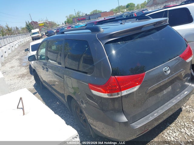 2012 Toyota Sienna Le მანქანა იყიდება აუქციონზე, vin: 5TDKK3DC5CS237741, აუქციონის ნომერი: 12600034