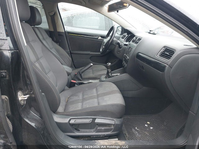 12600104 :رقم المزاد ، 3VWB67AJ4HM278963 vin ، 2017 Volkswagen Jetta Se مزاد بيع