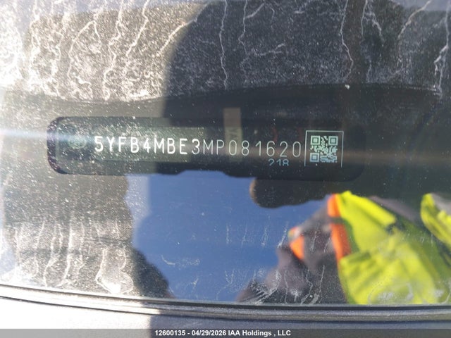 12600135 :رقم المزاد ، 5YFB4MBE3MP081620 vin ، 2021 Toyota Corolla Se مزاد بيع