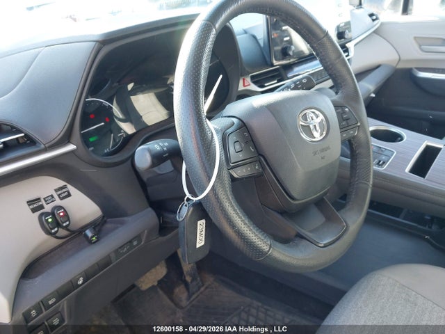 5TDGSKFC9NS055315 Toyota Sienna Le 8-passenger
