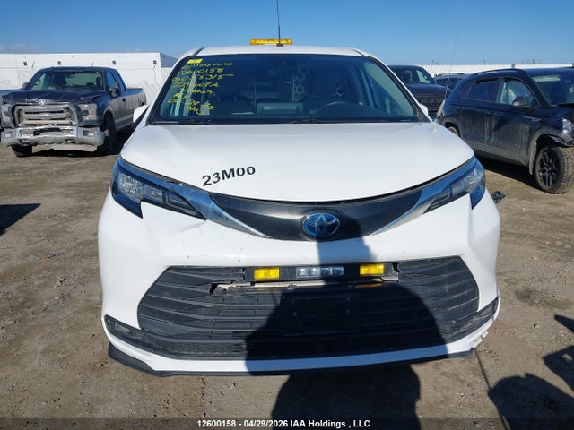 5TDGSKFC9NS055315 Toyota Sienna Le 8-passenger