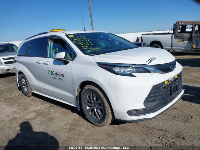 5TDGSKFC9NS055315 Toyota Sienna Le 8-passenger