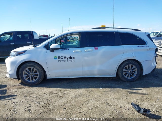 5TDGSKFC9NS055315 Toyota Sienna Le 8-passenger