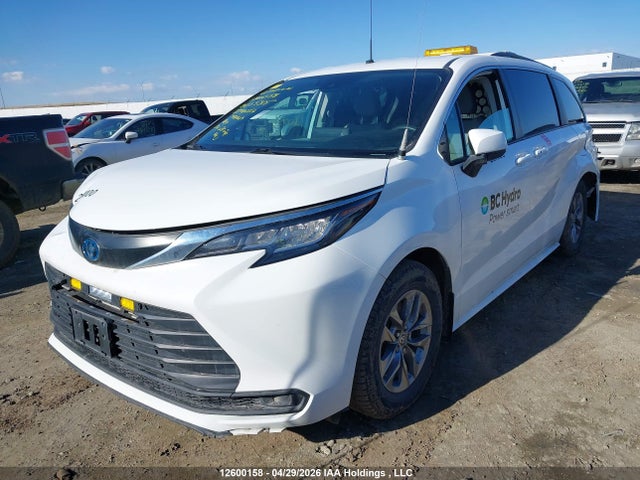 5TDGSKFC9NS055315 Toyota Sienna Le 8-passenger