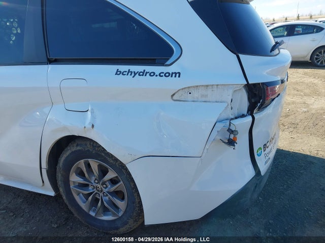 5TDGSKFC9NS055315 Toyota Sienna Le 8-passenger