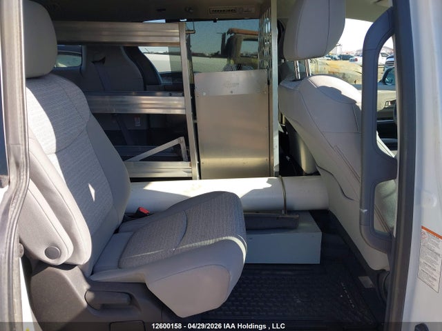 5TDGSKFC9NS055315 Toyota Sienna Le 8-passenger