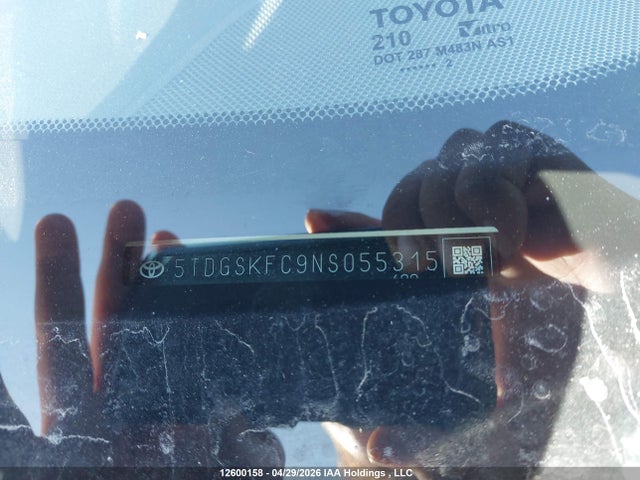 5TDGSKFC9NS055315 Toyota Sienna Le 8-passenger