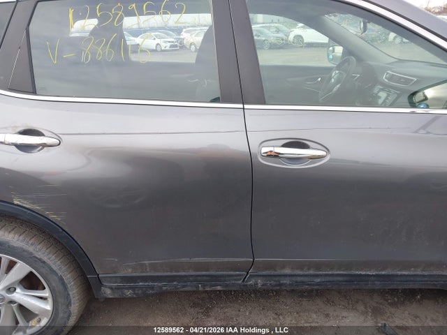 12589562 :رقم المزاد ، 5N1AT2MT5FC886119 vin ، 2015 Nissan Rogue S/sv مزاد بيع