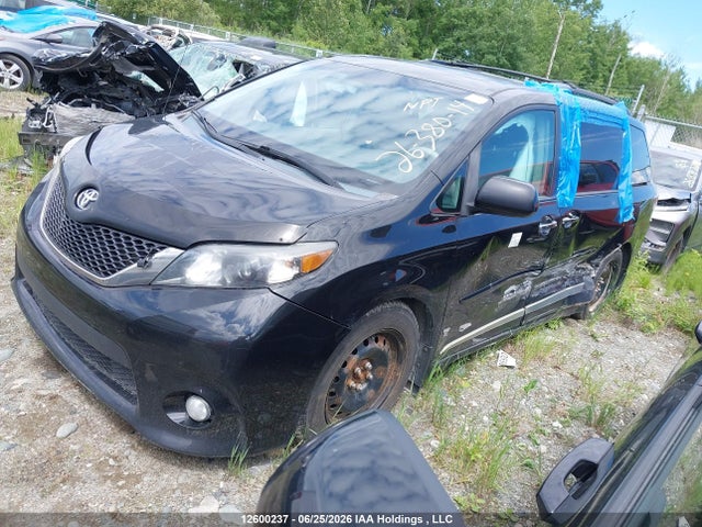 2014 Toyota Sienna Sport მანქანა იყიდება აუქციონზე, vin: 5TDXK3DC7ES438632, აუქციონის ნომერი: 12600237