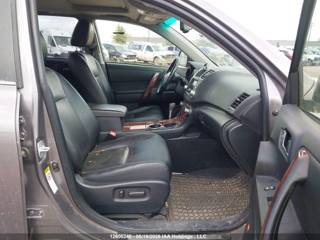 12600240 :رقم المزاد ، JTEDC3EH3D2011170 vin ، 2013 Toyota Highlander Hybrid Limited مزاد بيع