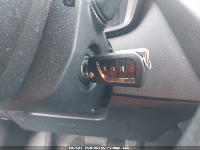 5YFBPMBE6NP338309 Toyota COROLLA LE