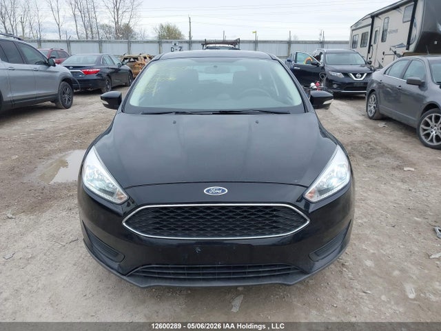 1FADP3K27JL318099 Ford FOCUS SE