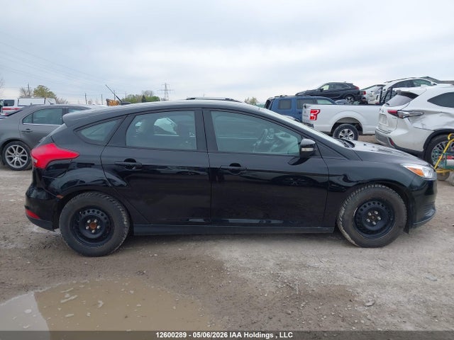 1FADP3K27JL318099 Ford FOCUS SE