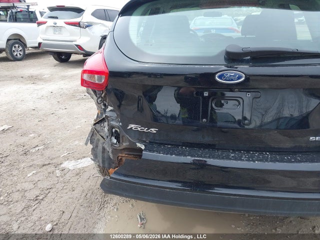 1FADP3K27JL318099 Ford FOCUS SE