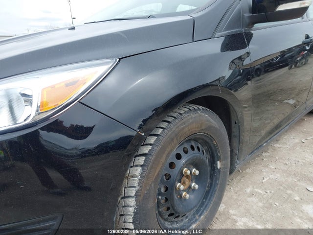 1FADP3K27JL318099 Ford FOCUS SE