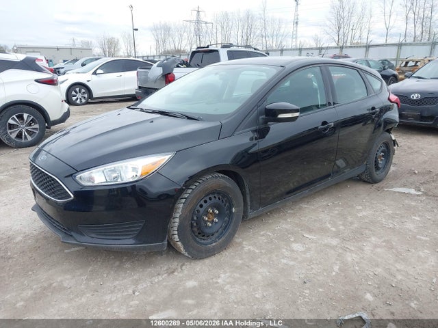 1FADP3K27JL318099 Ford FOCUS SE