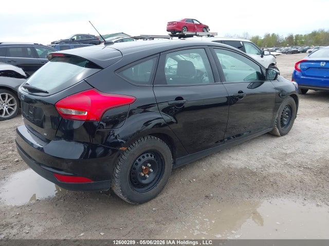 1FADP3K27JL318099 Ford FOCUS SE