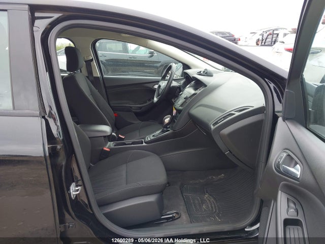 1FADP3K27JL318099 Ford FOCUS SE