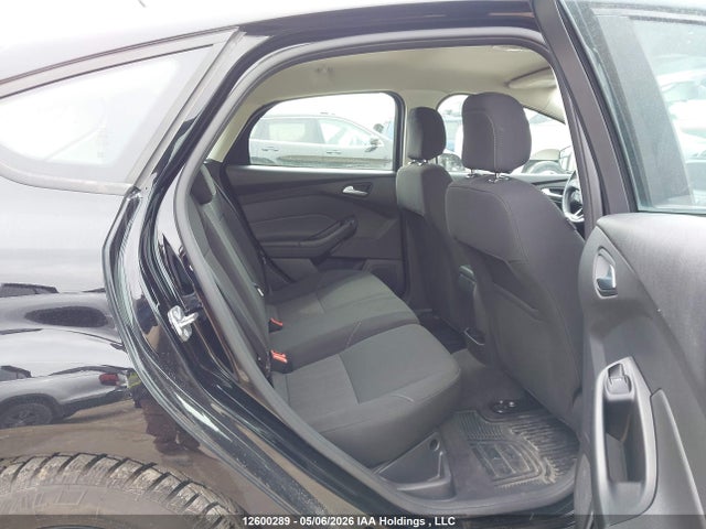 1FADP3K27JL318099 Ford FOCUS SE