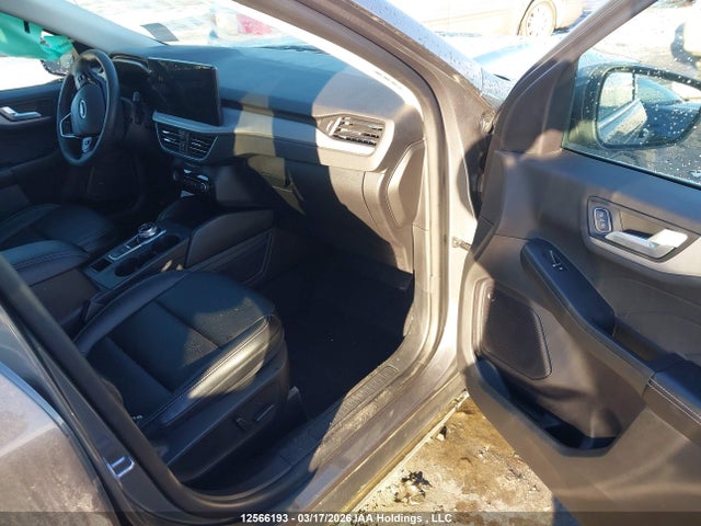 1FMCU9JZ3PUA89208 Ford Escape Platinum