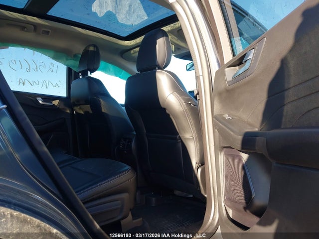 1FMCU9JZ3PUA89208 Ford Escape Platinum