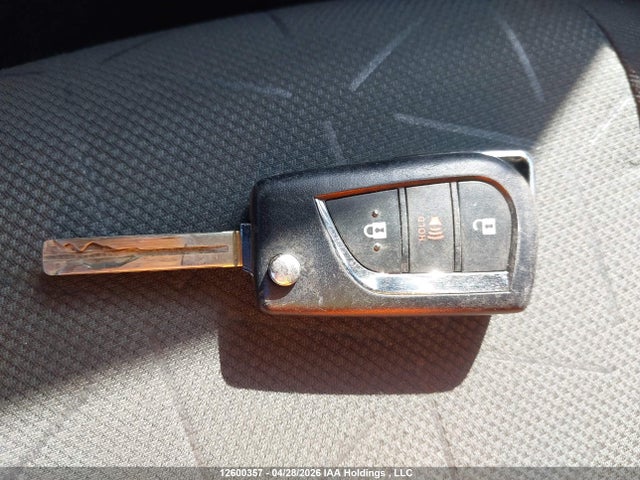 2T3BWRFV2PW166038 Toyota RAV4 LE