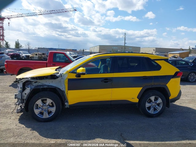 2T3BWRFV2PW166038 Toyota RAV4 LE