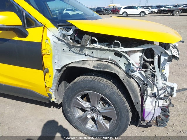 2T3BWRFV2PW166038 Toyota RAV4 LE