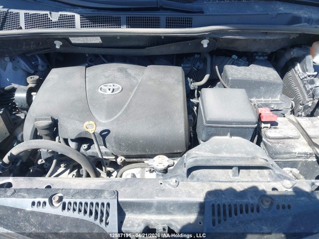 5TDXZ3DCXJS965411 Toyota Sienna Se 8-passenger