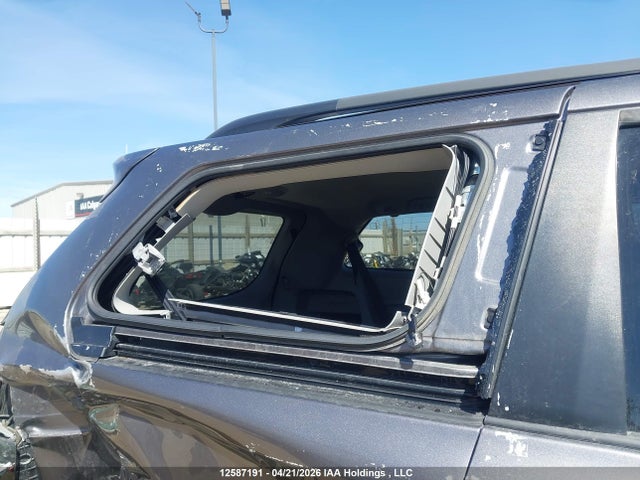 5TDXZ3DCXJS965411 Toyota Sienna Se 8-passenger