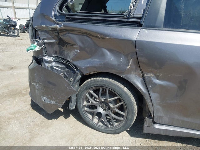 5TDXZ3DCXJS965411 Toyota Sienna Se 8-passenger