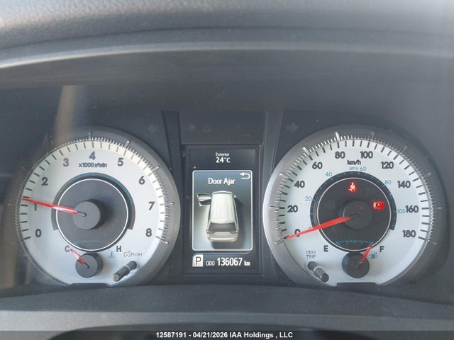 5TDXZ3DCXJS965411 Toyota Sienna Se 8-passenger