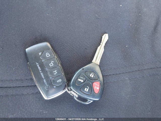 12600431 :رقم المزاد ، 4T1BF3EKXAU074504 vin ، 2010 Toyota Camry Le مزاد بيع
