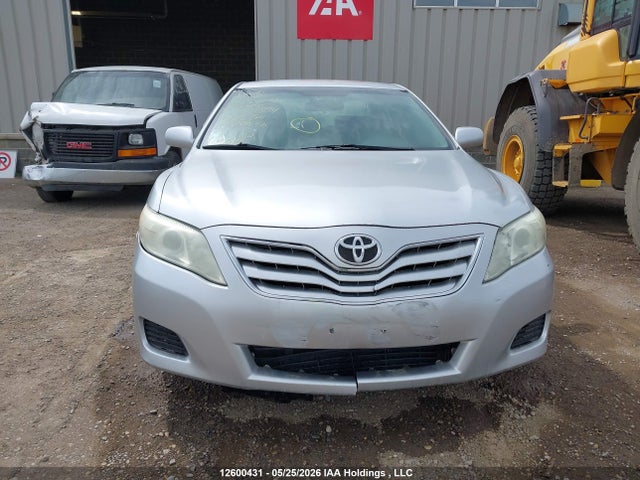 12600431 :رقم المزاد ، 4T1BF3EKXAU074504 vin ، 2010 Toyota Camry Le مزاد بيع