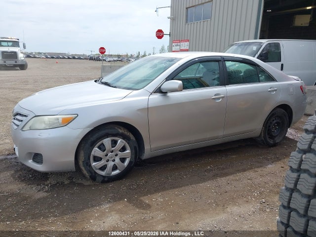 12600431 :رقم المزاد ، 4T1BF3EKXAU074504 vin ، 2010 Toyota Camry Le مزاد بيع