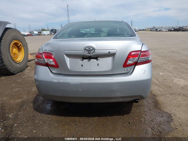 12600431 :رقم المزاد ، 4T1BF3EKXAU074504 vin ، 2010 Toyota Camry Le مزاد بيع