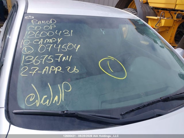 12600431 :رقم المزاد ، 4T1BF3EKXAU074504 vin ، 2010 Toyota Camry Le مزاد بيع