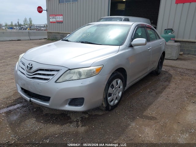 12600431 :رقم المزاد ، 4T1BF3EKXAU074504 vin ، 2010 Toyota Camry Le مزاد بيع