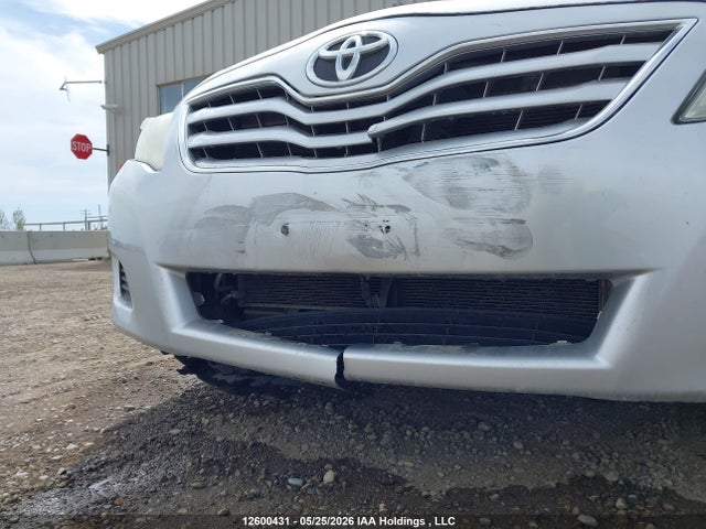 12600431 :رقم المزاد ، 4T1BF3EKXAU074504 vin ، 2010 Toyota Camry Le مزاد بيع