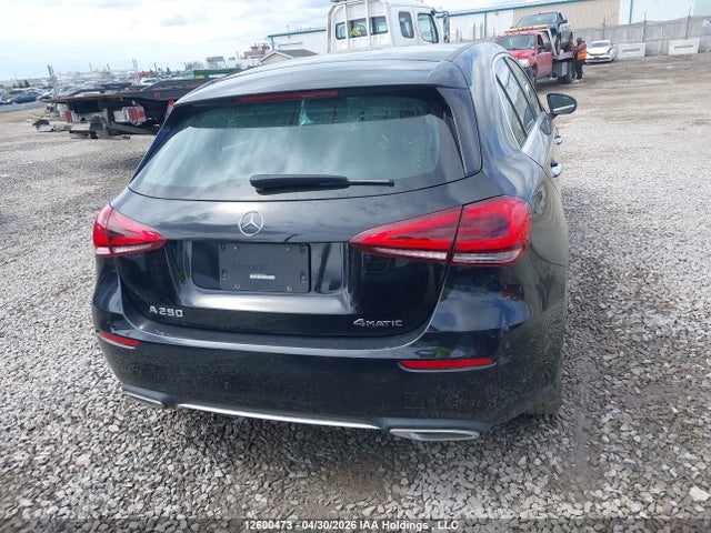 W1K3F4HB3NJ301605 Mercedes-Benz A 250 4matic