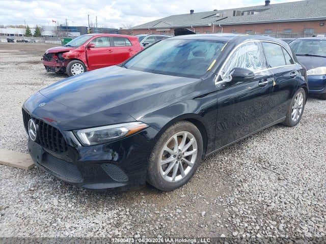 W1K3F4HB3NJ301605 Mercedes-Benz A 250 4matic